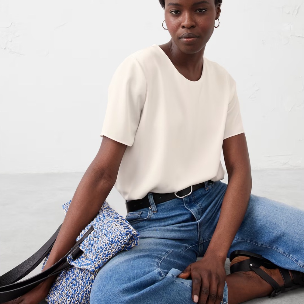 Banana Republic Factory Cream Fitted Short Sleeve T-Shirt